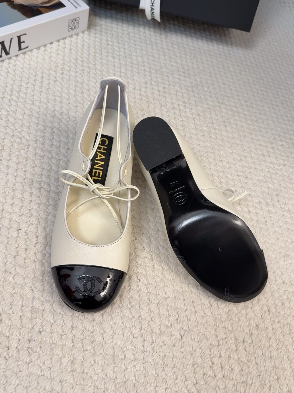 CHANEL MARY JANE PUMPS 55 MM IN WHITE MIX BLACK LAMBSKIN