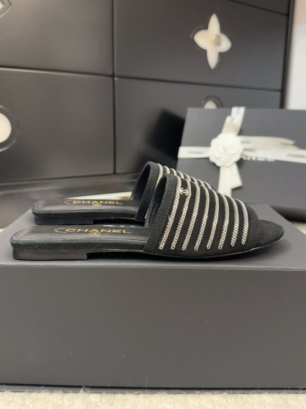 CHANEL FLAT SLIDE IN BLACK SUEDE WITH SILVER CHAIN