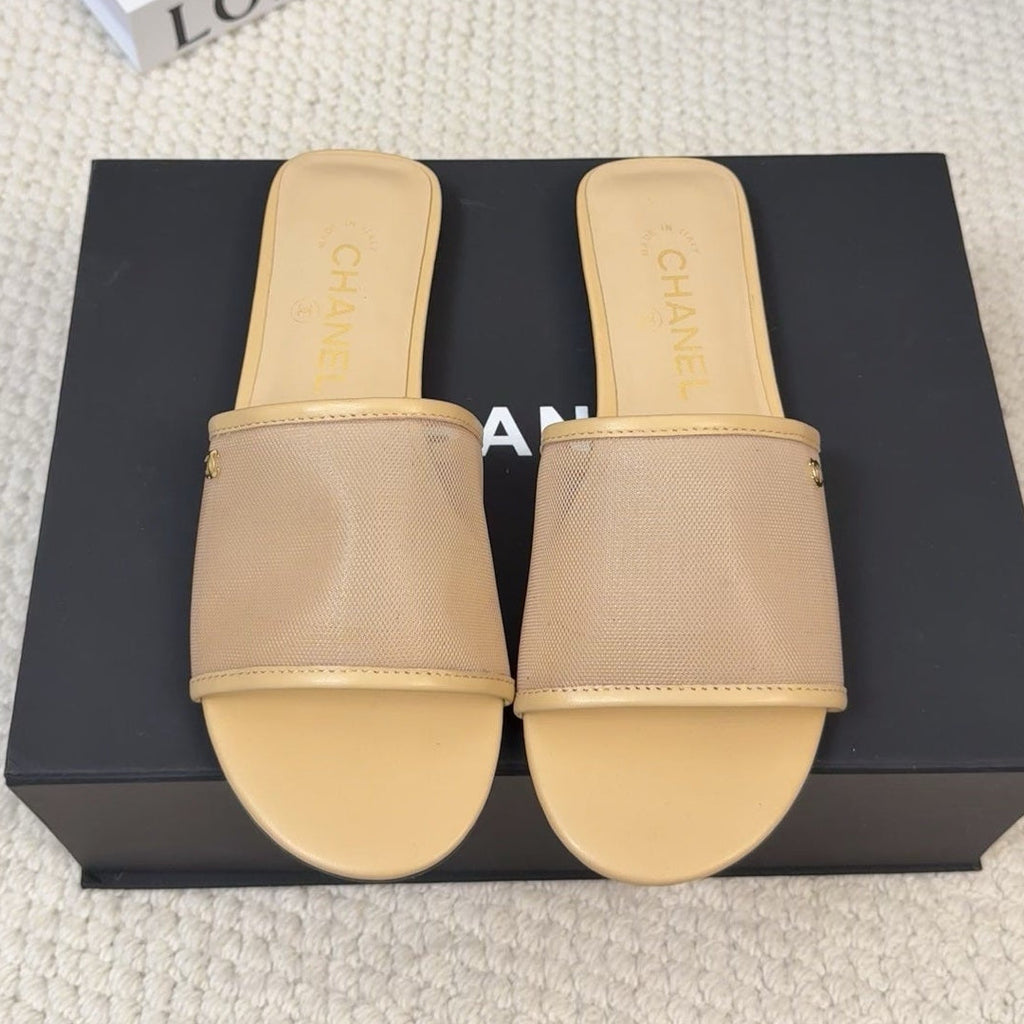CHANEL FLAT SLIDE IN FLAX YELLOW MESH AND SUEDE