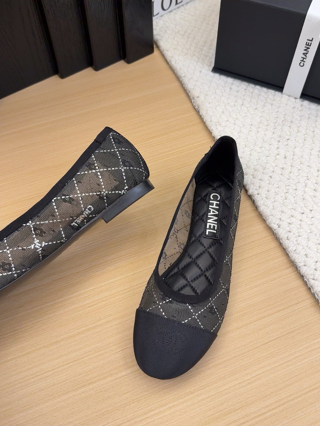 CHANEL BALLET FLAT IN BLACK FABRIC AND MESH