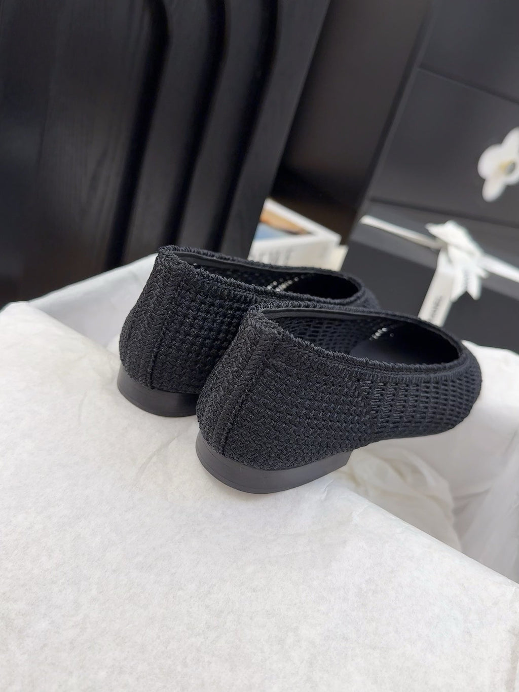 CHANEL BALLERINAS IN BLACK RAFFIA