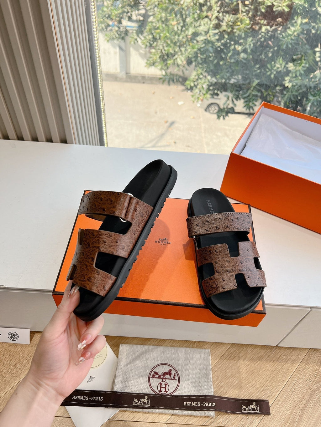 HERMES CHYPRE SANDAL IN CHOCOLATE BROWN GRAINED CALFSKIN