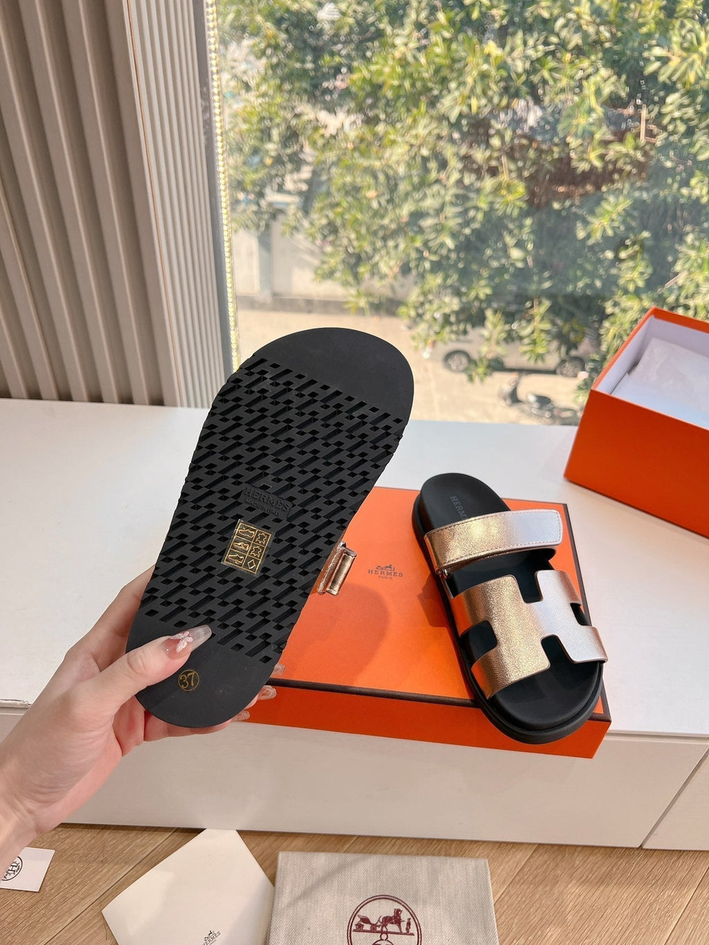 HERMES CHYPRE SANDAL IN COPPER BROWN METALLIC CALFSKIN