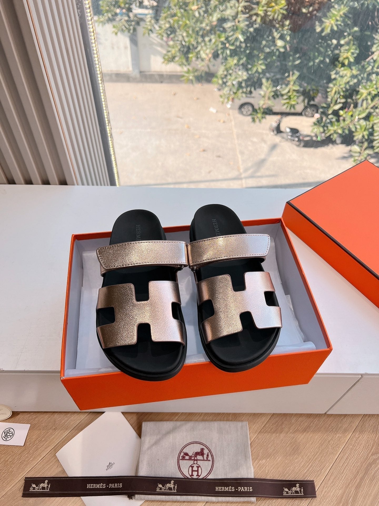 HERMES CHYPRE SANDAL IN COPPER BROWN METALLIC CALFSKIN