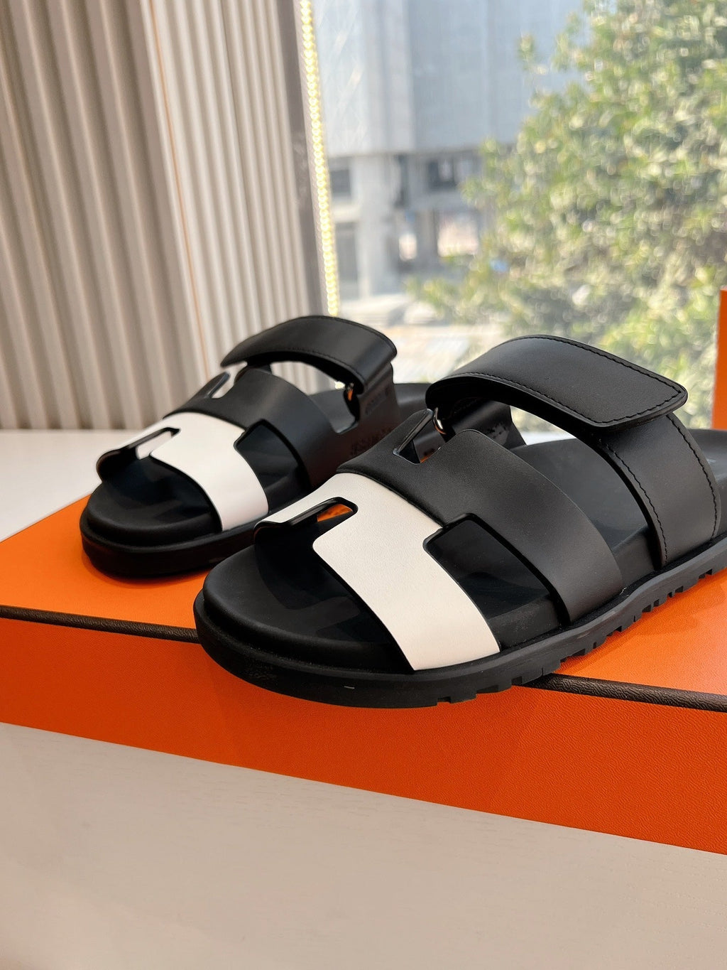 HERMES CHYPRE SANDAL IN BLACK MIX WHITE CALFSKIN