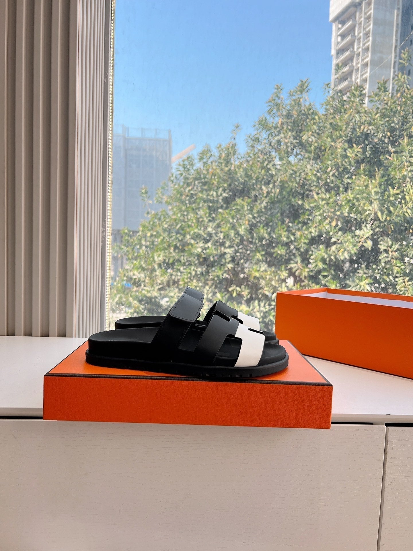 HERMES CHYPRE SANDAL IN BLACK MIX WHITE CALFSKIN