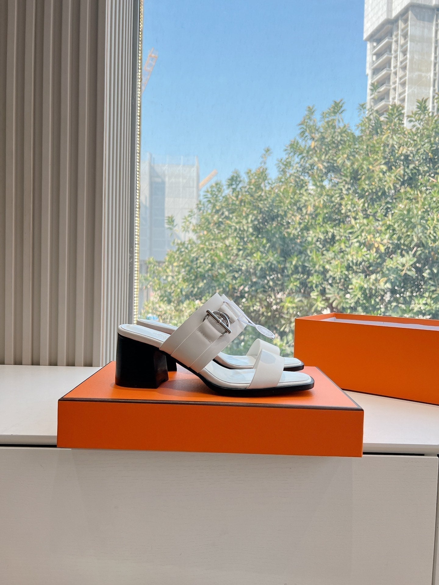 HERMES KUTE 60 SANDAL IN WHITE CALFSKIN