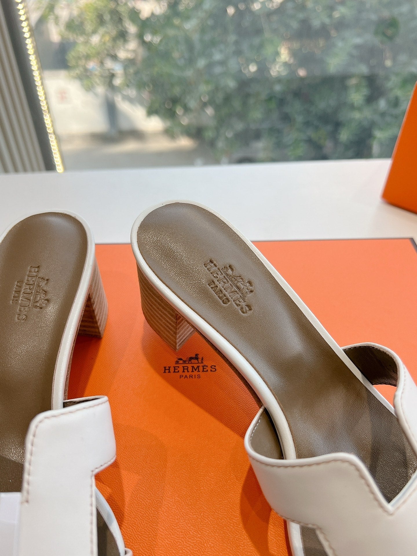 HERMES 0ASIS SANDAL IN WHITE CALFSKIN