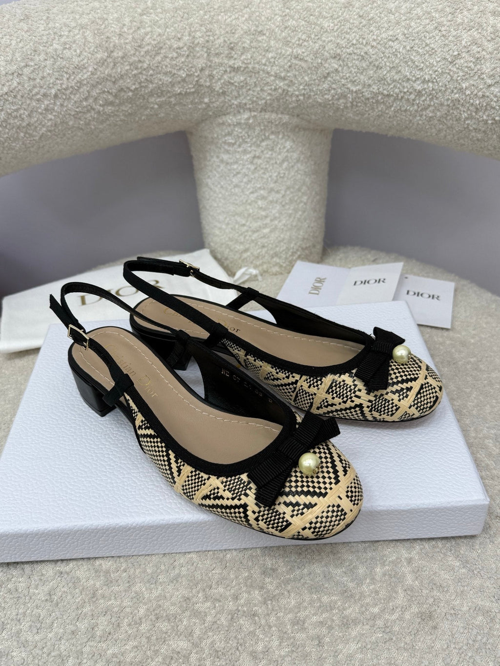 DIOR HIGH SLINGBACK 30 MM 25S IN BLACK AND BEIGE RAFFIA WITH PEARL