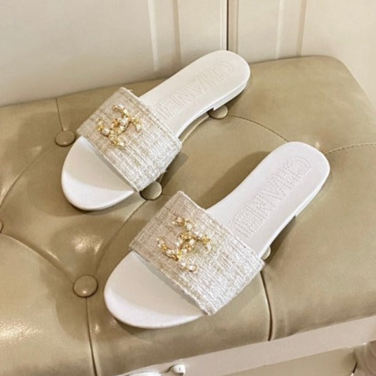 CHANEL SLIPPERS IN WHITE CREAM TWEED MULE
