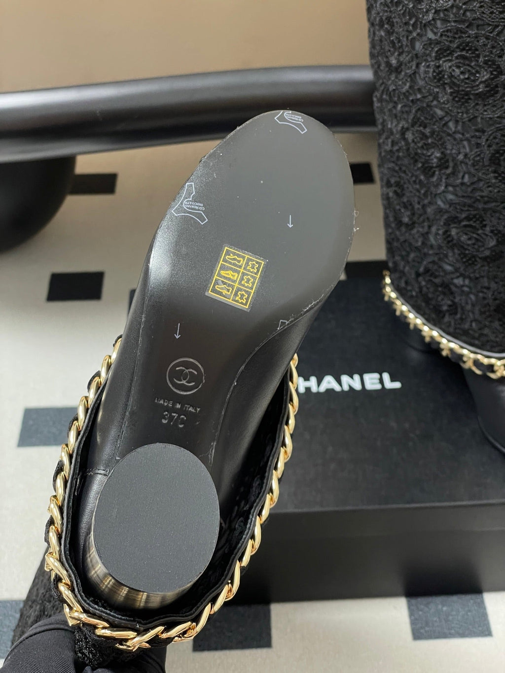 CHANEL FLORAL BOOTS 60MM IN BLACK CALFSKIN WITH GOLD CHAIN