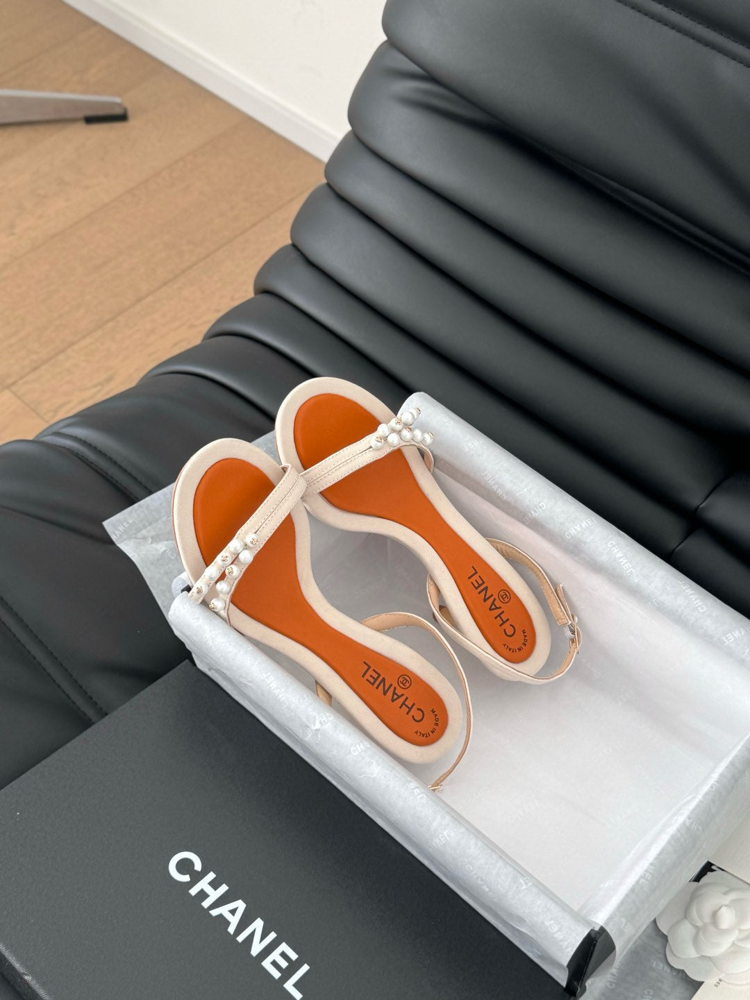 CHANEL PEARL SANDAL IN WHITE AND VIVID ORANGE LAMBSKIN 75 MM