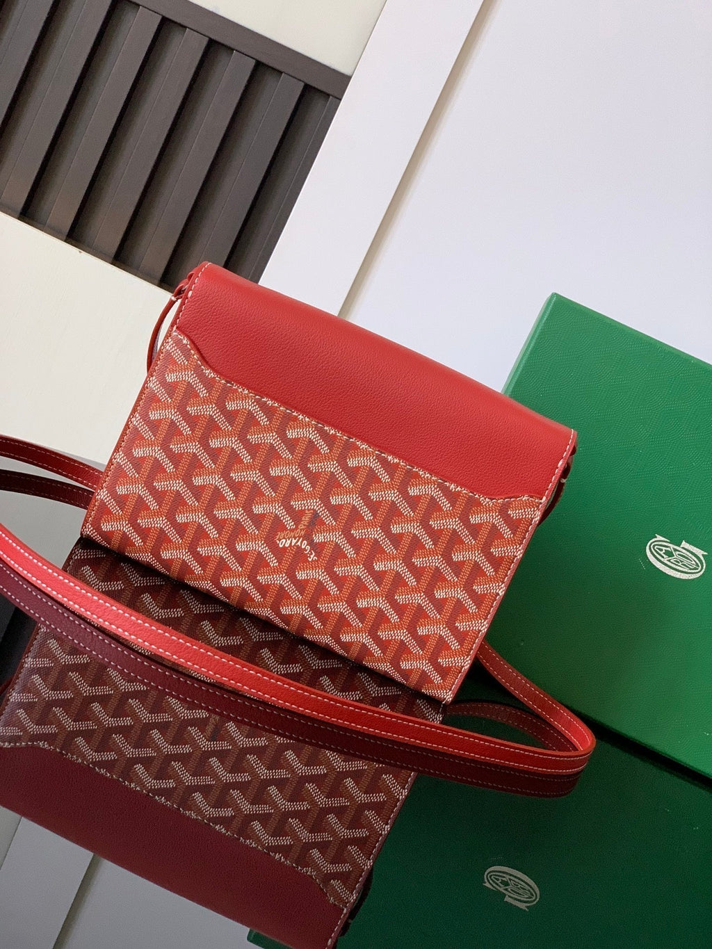 CHYPRE WALLET-POUCH 21 IN CLASSIC RED GOYARDINE CANVAS AND CALFSKIN