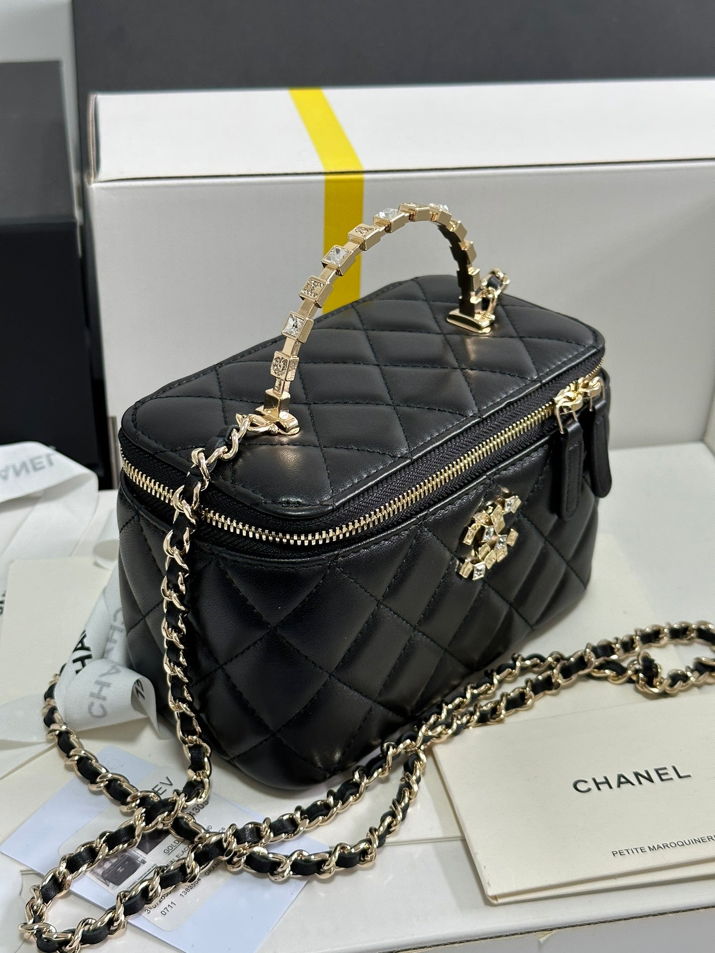 CHANEL VANITY CASE 18 IN BLACK CALFSKIN GOLD HARDWARE