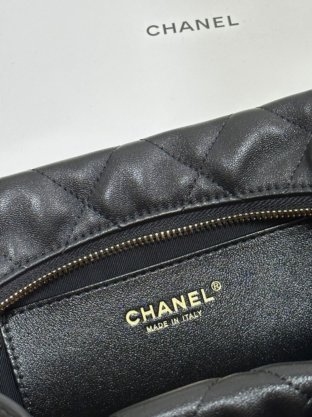 CHANEL QUILTED HOBO CARGO BAG 31 IN BLACK CALFSKIN GOLD CHAIN