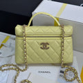 CHANEL STRASS VANITY QUILTED CASE 19 IN YELLOW CALFSKIN WITH GOLD METALLIC