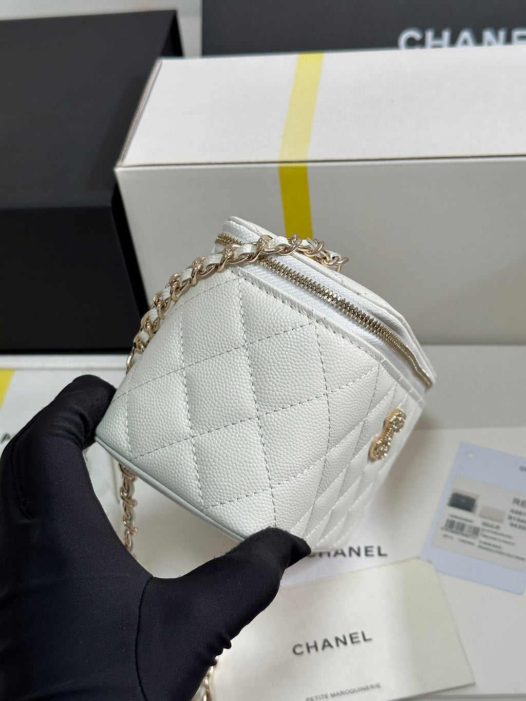 CHANEL VANITY CASE 17 CRYSTAL STUDDED LOGO IN WHITE CALFSKIN GOLD HARDWARE