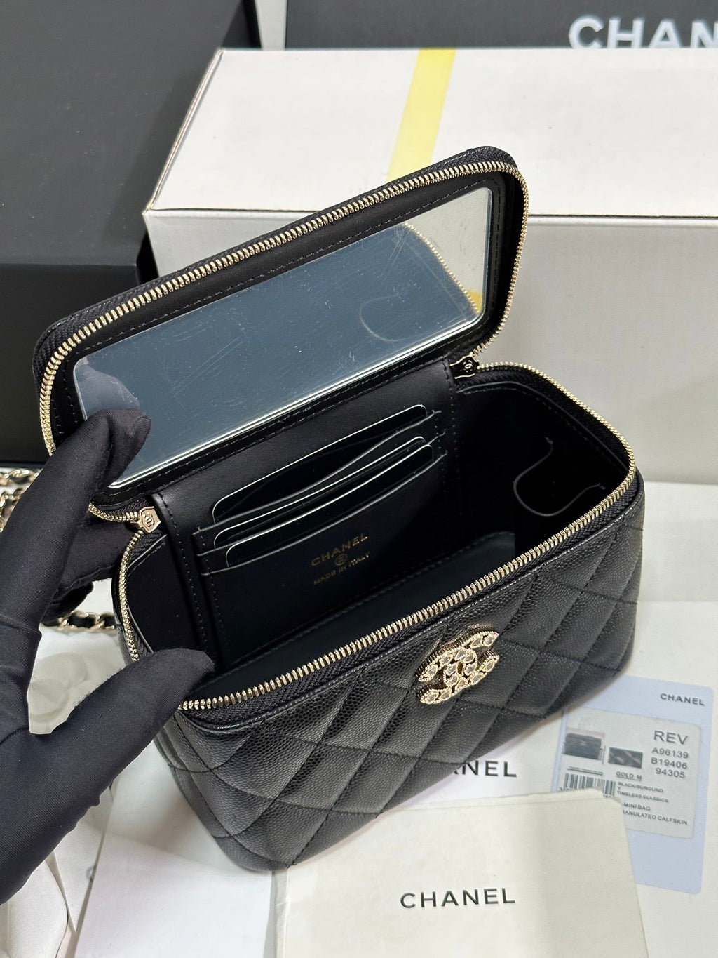 CHANEL VANITY CASE 17 CRYSTAL STUDDED LOGO IN BLACK CALFSKIN GOLD HARDWARE