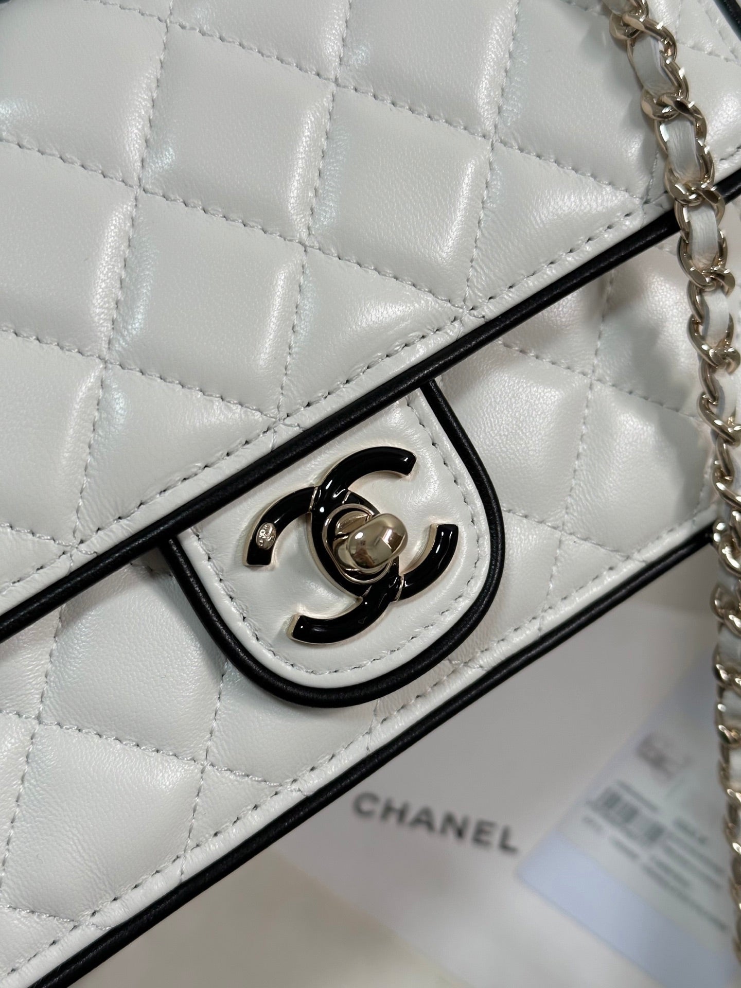 CHANEL QUILTED FLAP BAG WITH BLACK TRIM 19 IN WHITE LAMBSKIN