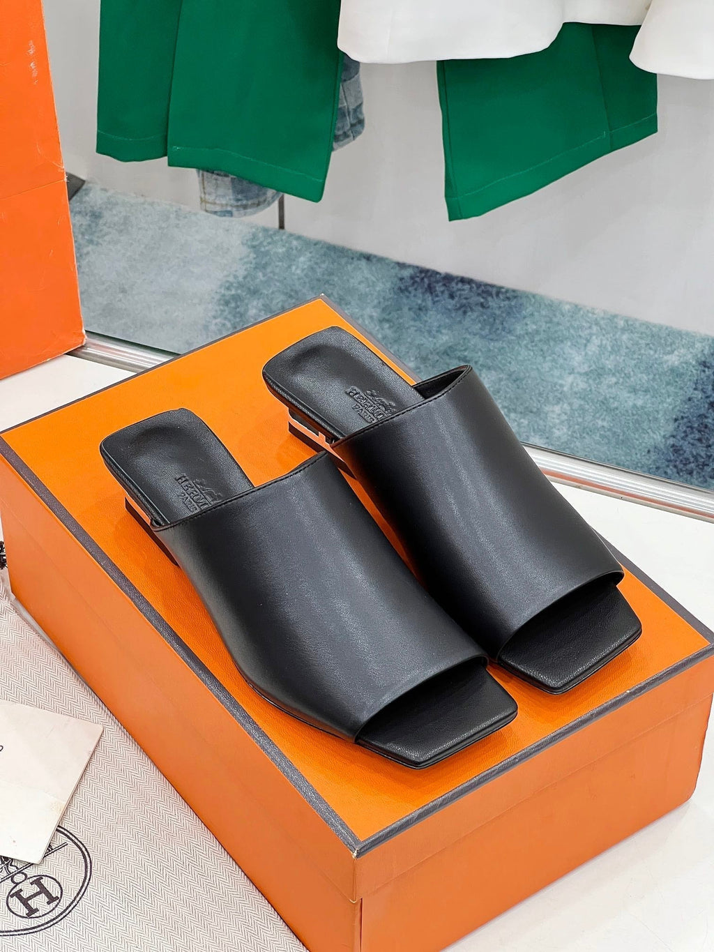 HERMES IDOLE SANDAL IN BLACK CALFSKIN