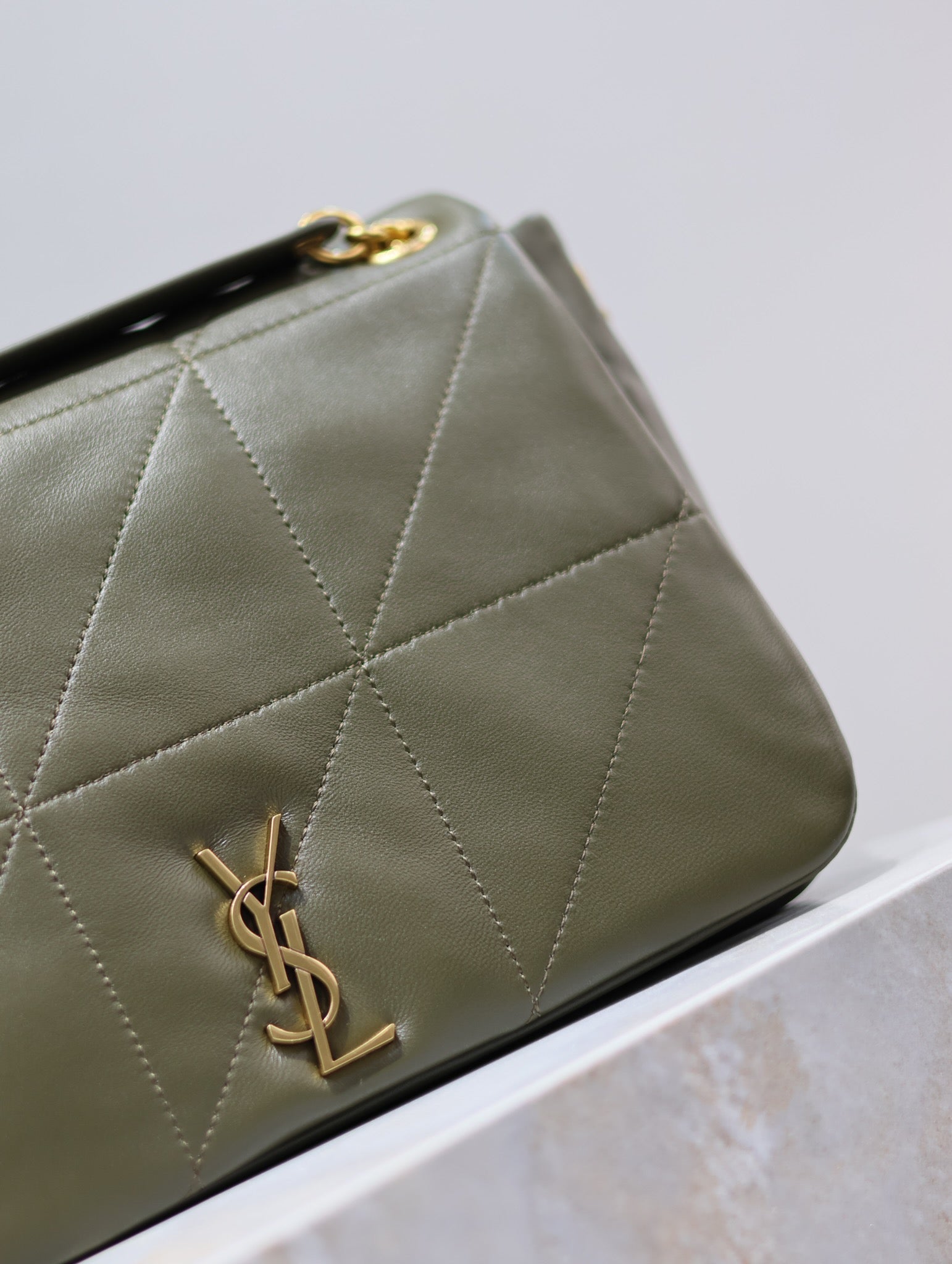 YSL 25S JAMIE 25 IN LIGHT MUSK LAMBSKIN GOLD HARDWARE