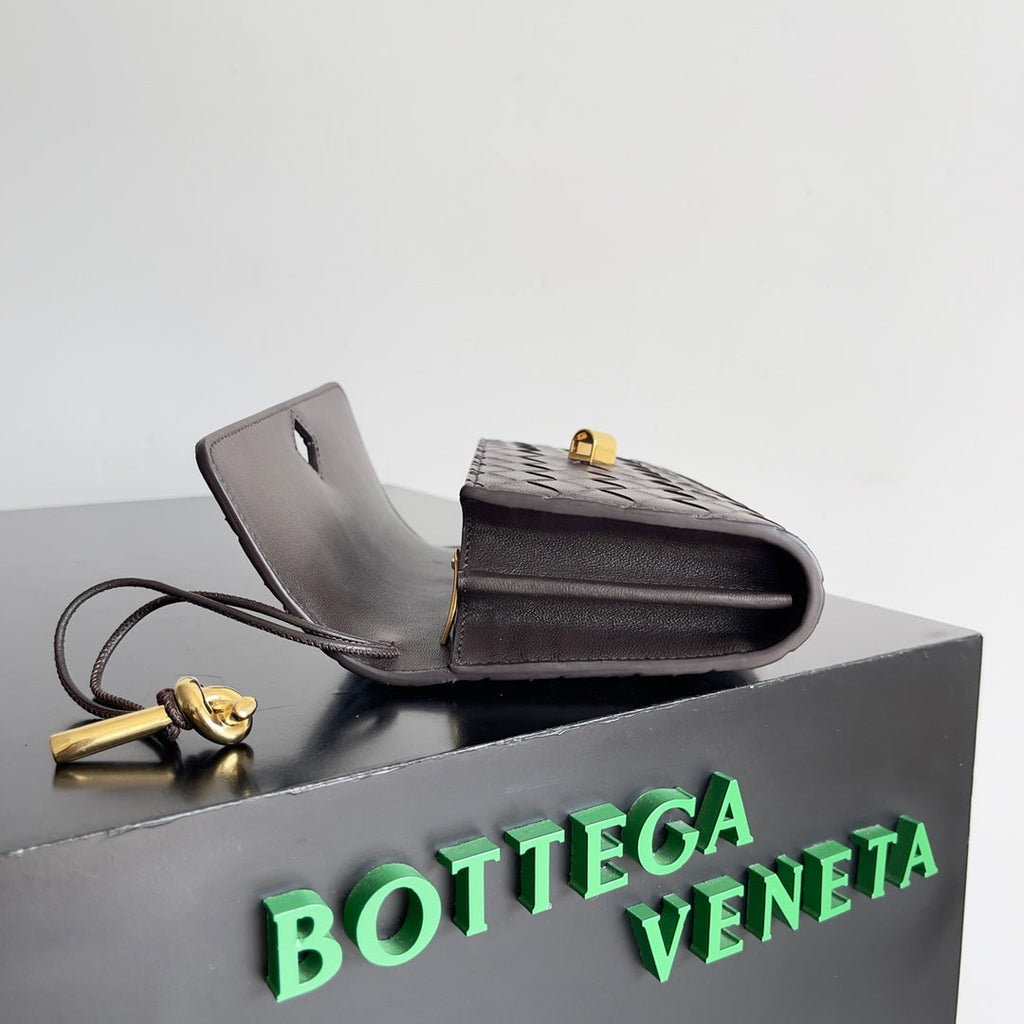 BOTTEGA VENETA ANDIAMO BAG 19 IN FONDANT CALFSKIN