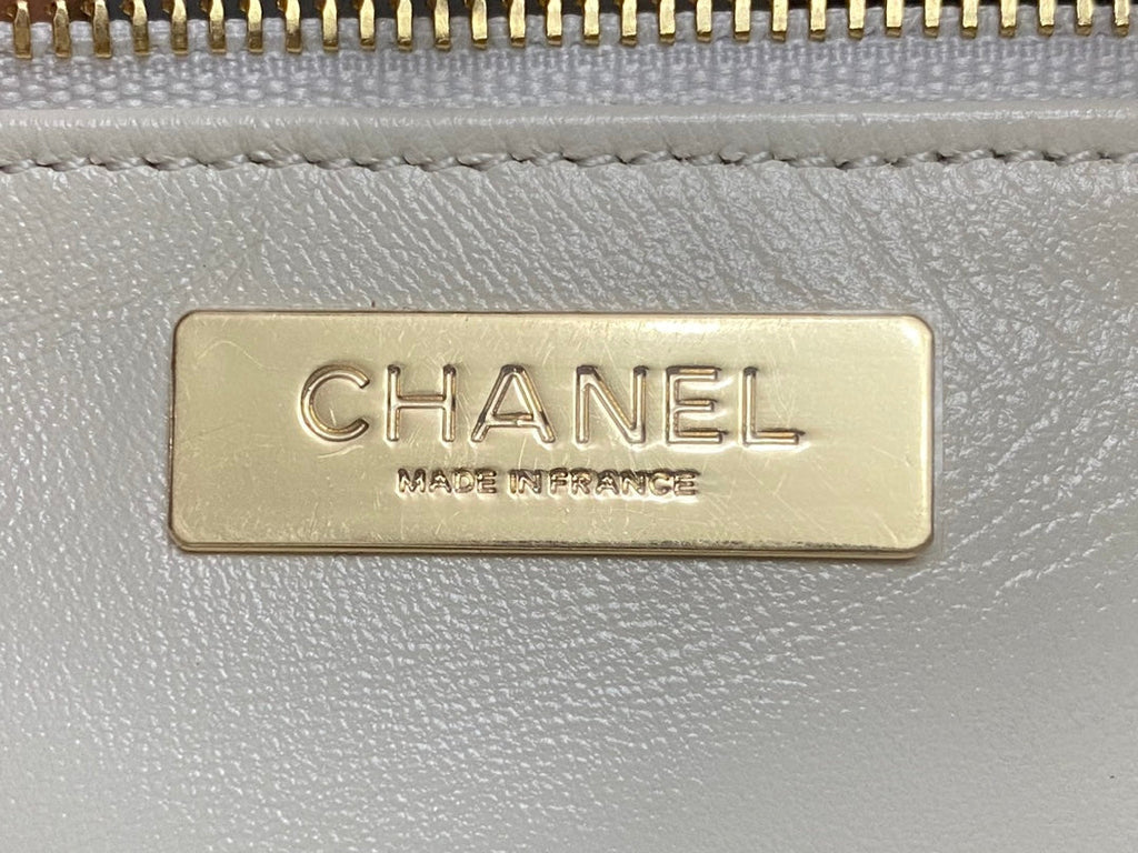 CHANEL SMALL 30 SHOPPING BAG IN WHITE CALFSKIN