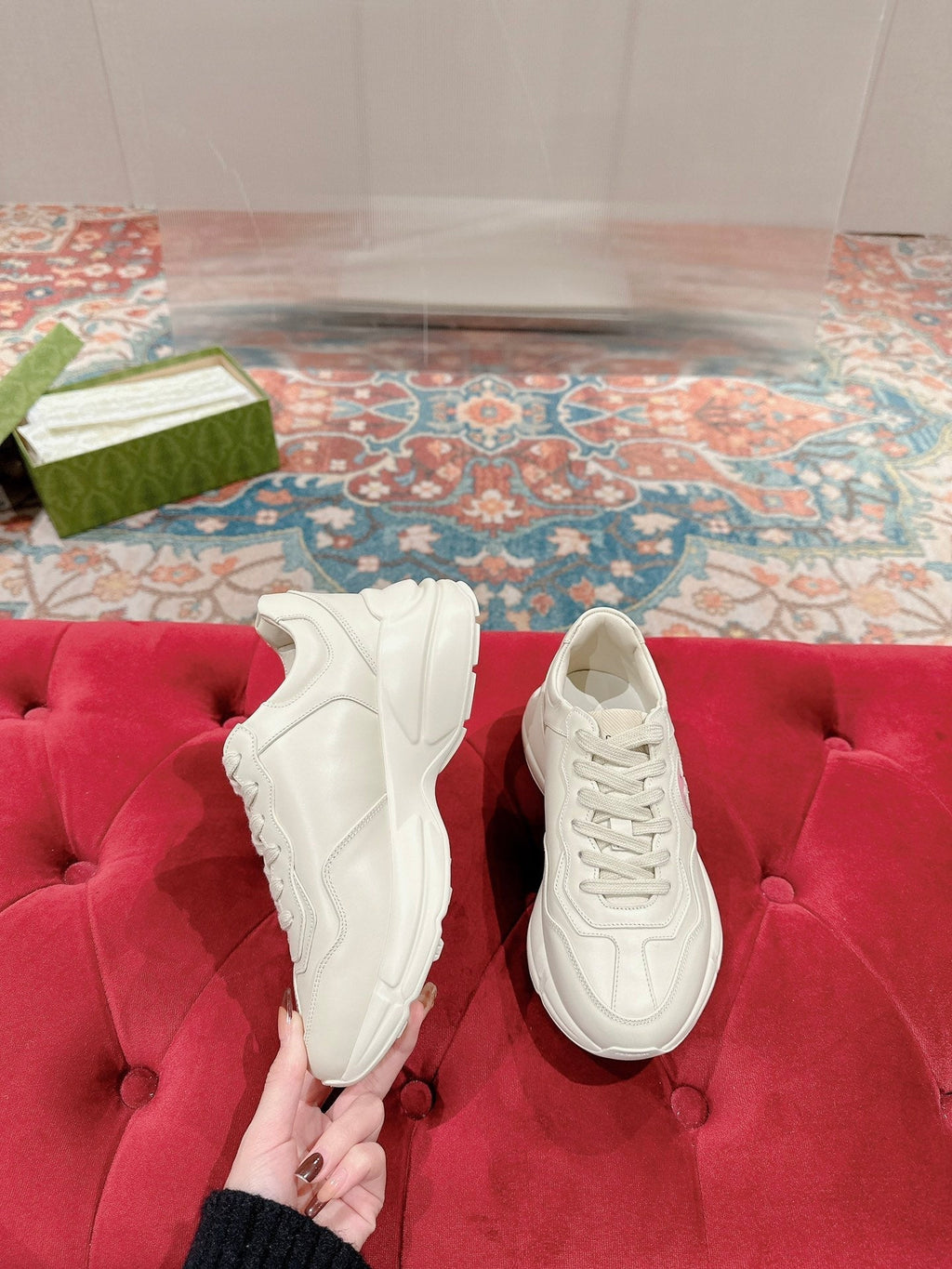 GUCCI RHYTON TRAINER WHITE CALFSKIN WITH NAVY LOGO