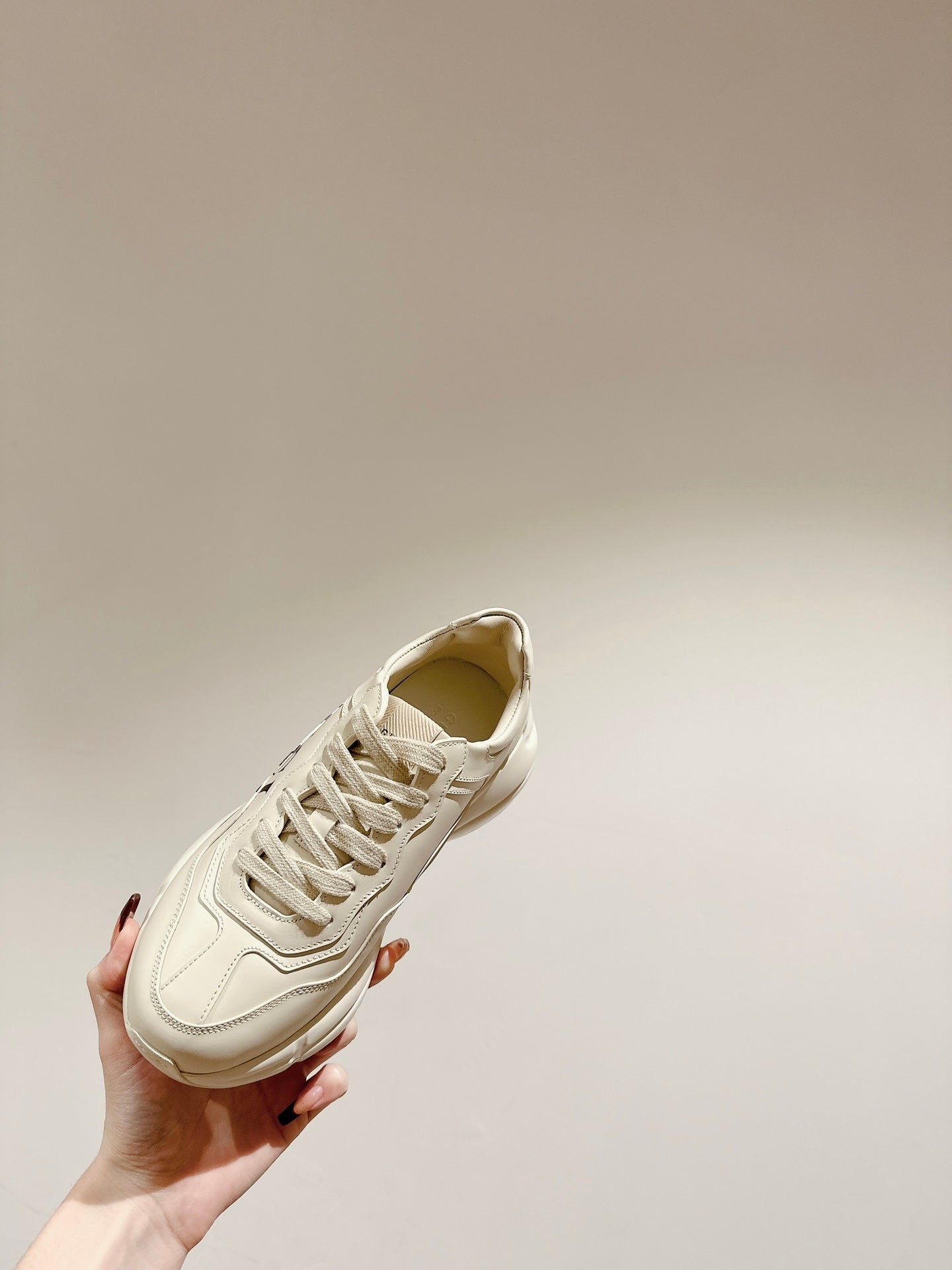 GUCCI RHYTON TRAINER WHITE CALFSKIN WITH BEAR MOTIF