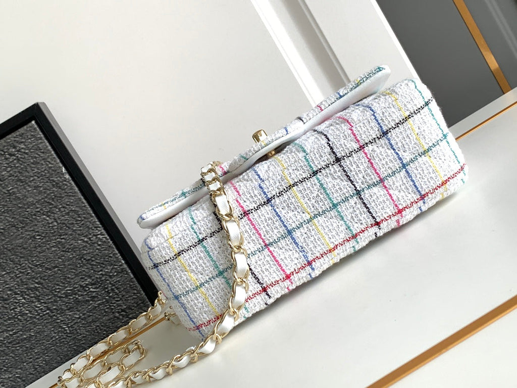 CHANEL MEDIUM 20 FLAP BAG IN WHITE WOOL TWEED