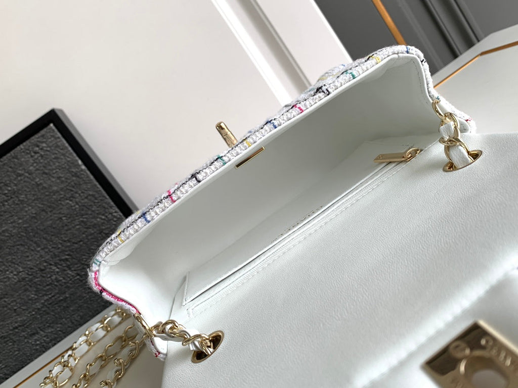 CHANEL MEDIUM 25 FLAP BAG IN WHITE WOOL TWEED
