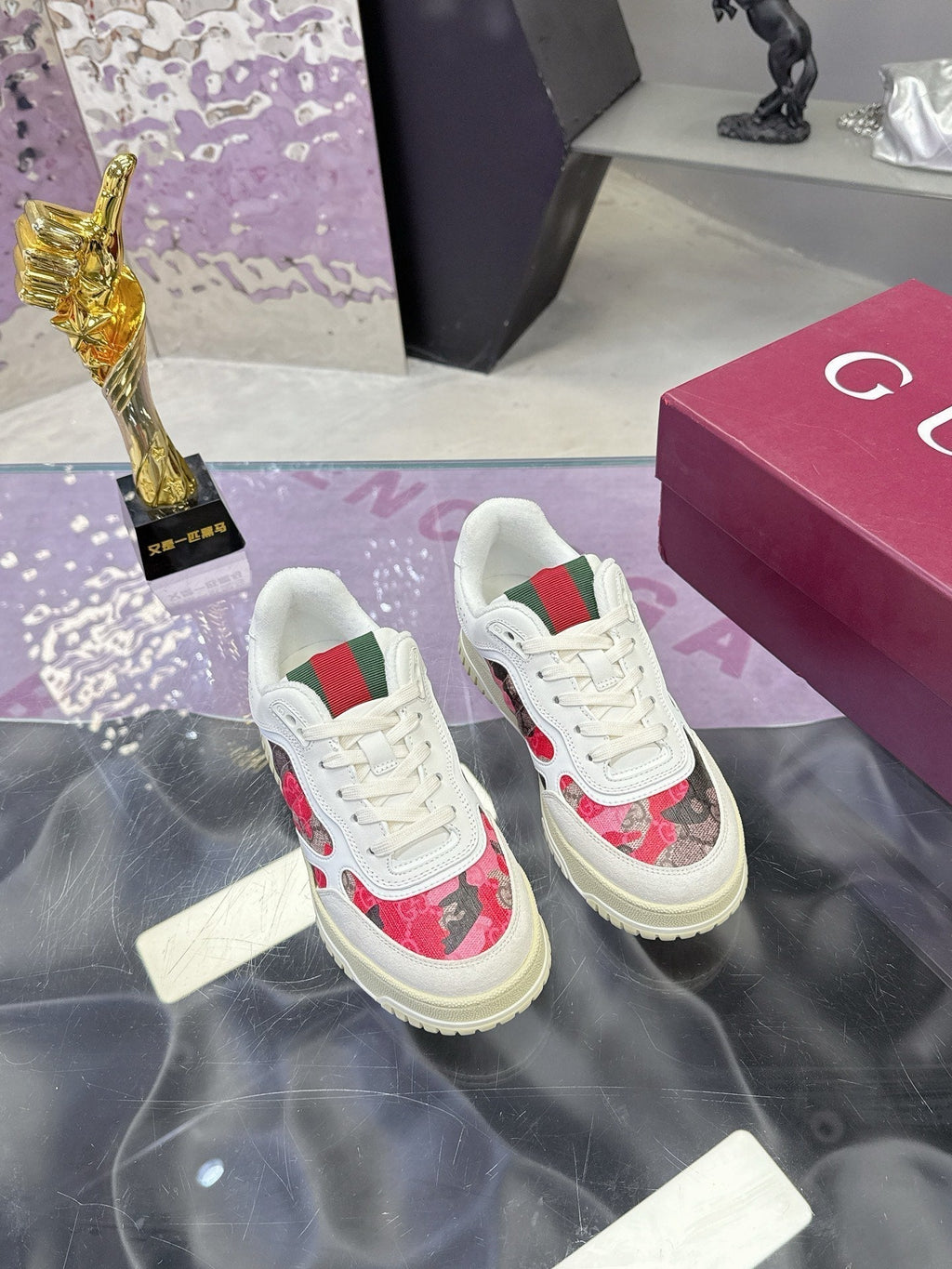 GUCCI 26S SNEAKER IN WHITE AND RED CALFSKIN