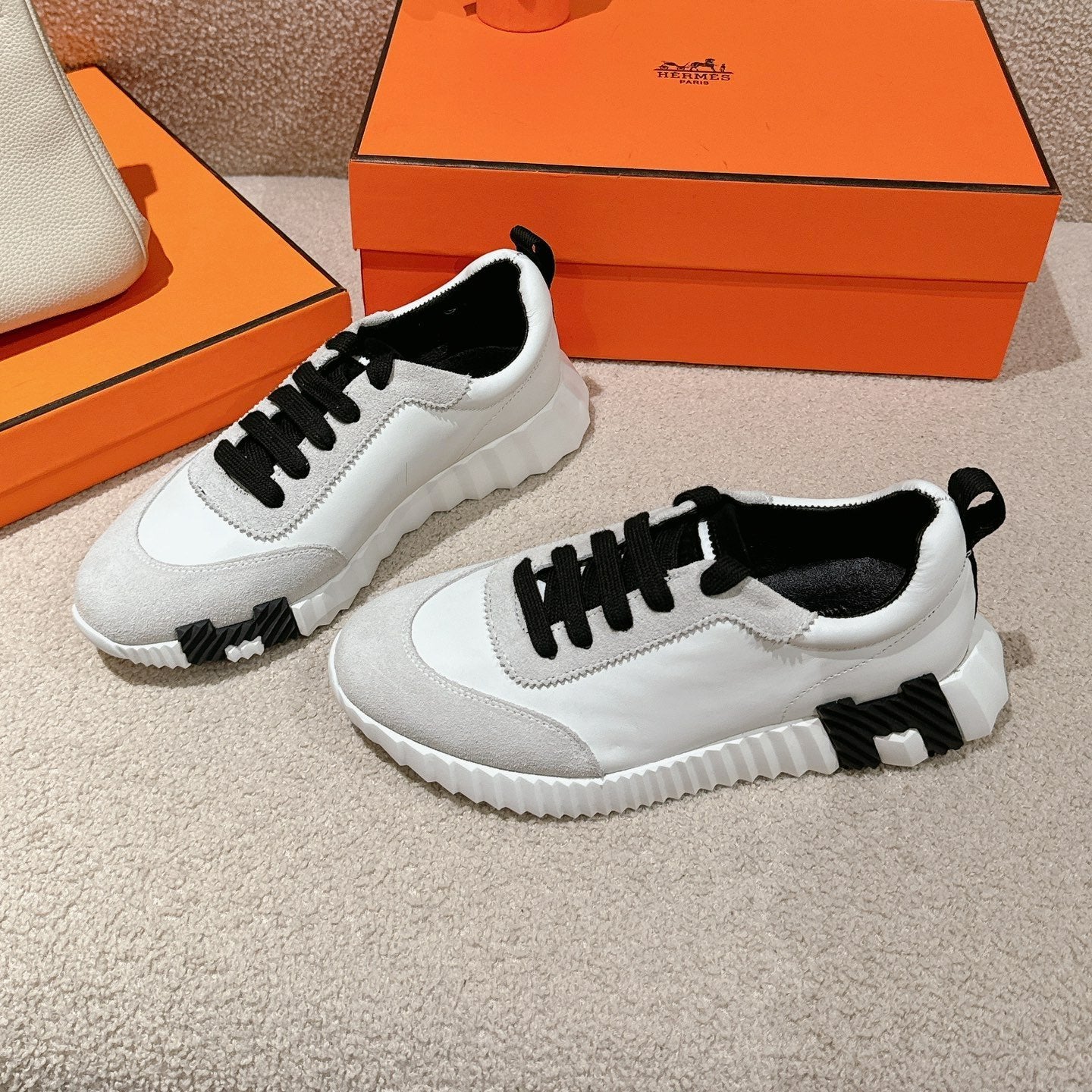 HERMES MAINLAND SNEAKER IN PALE GRAY SUEDE AND WHITE CALFSKIN
