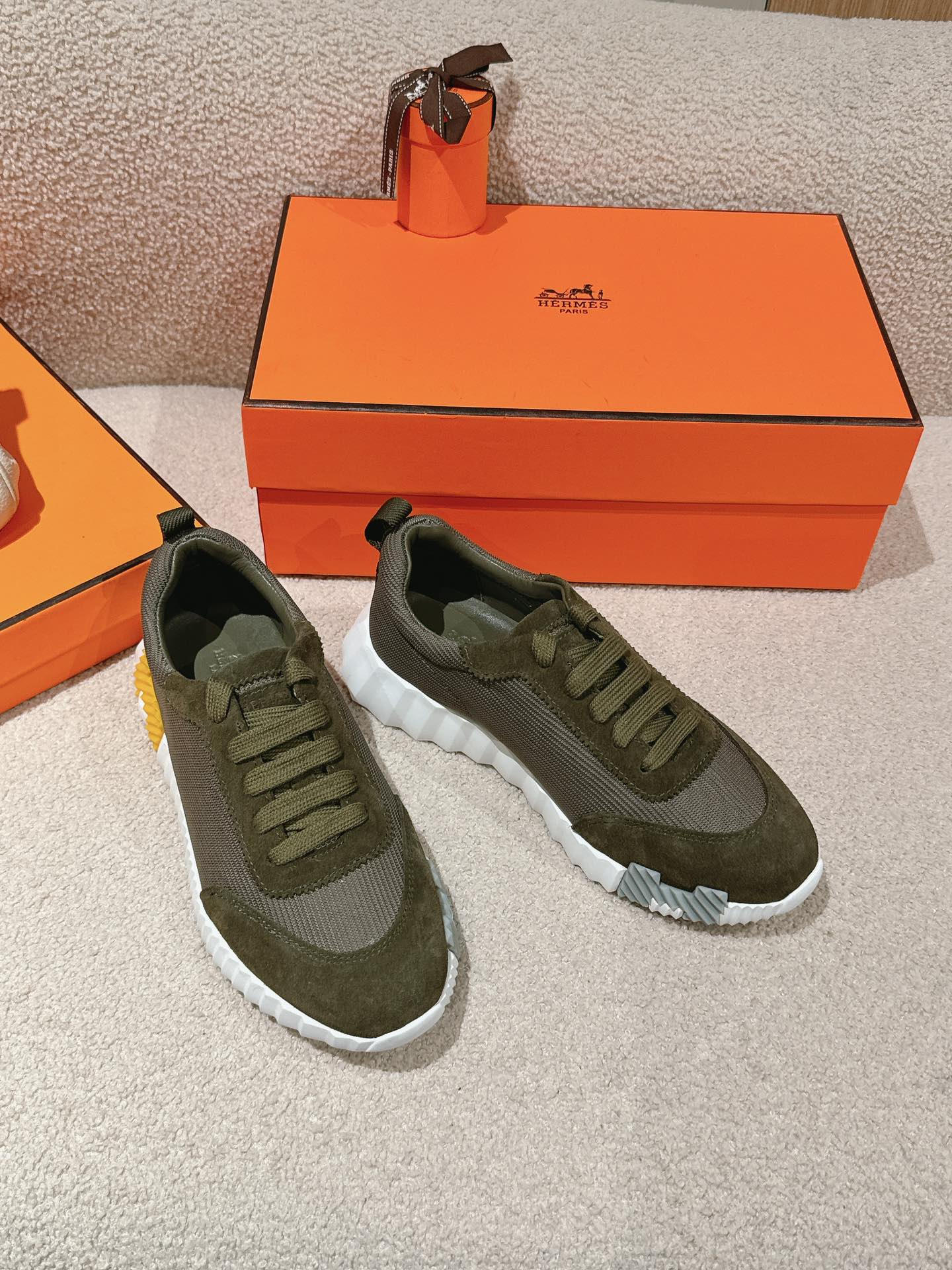 HERMES MAINLAND SNEAKER IN ARMY GREEN SUEDE AND BREATHABLE MESH FABRIC