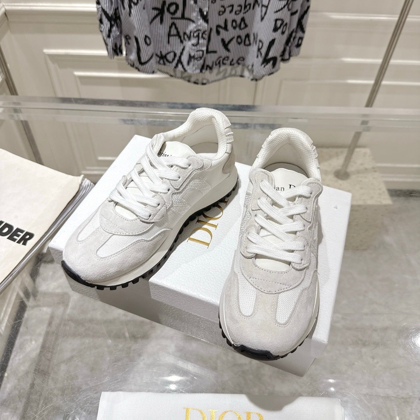 DIOR 25S C'EST  SNEAKER IN WHITE LIGHT GRAY CALFSKIN AND SUEDE