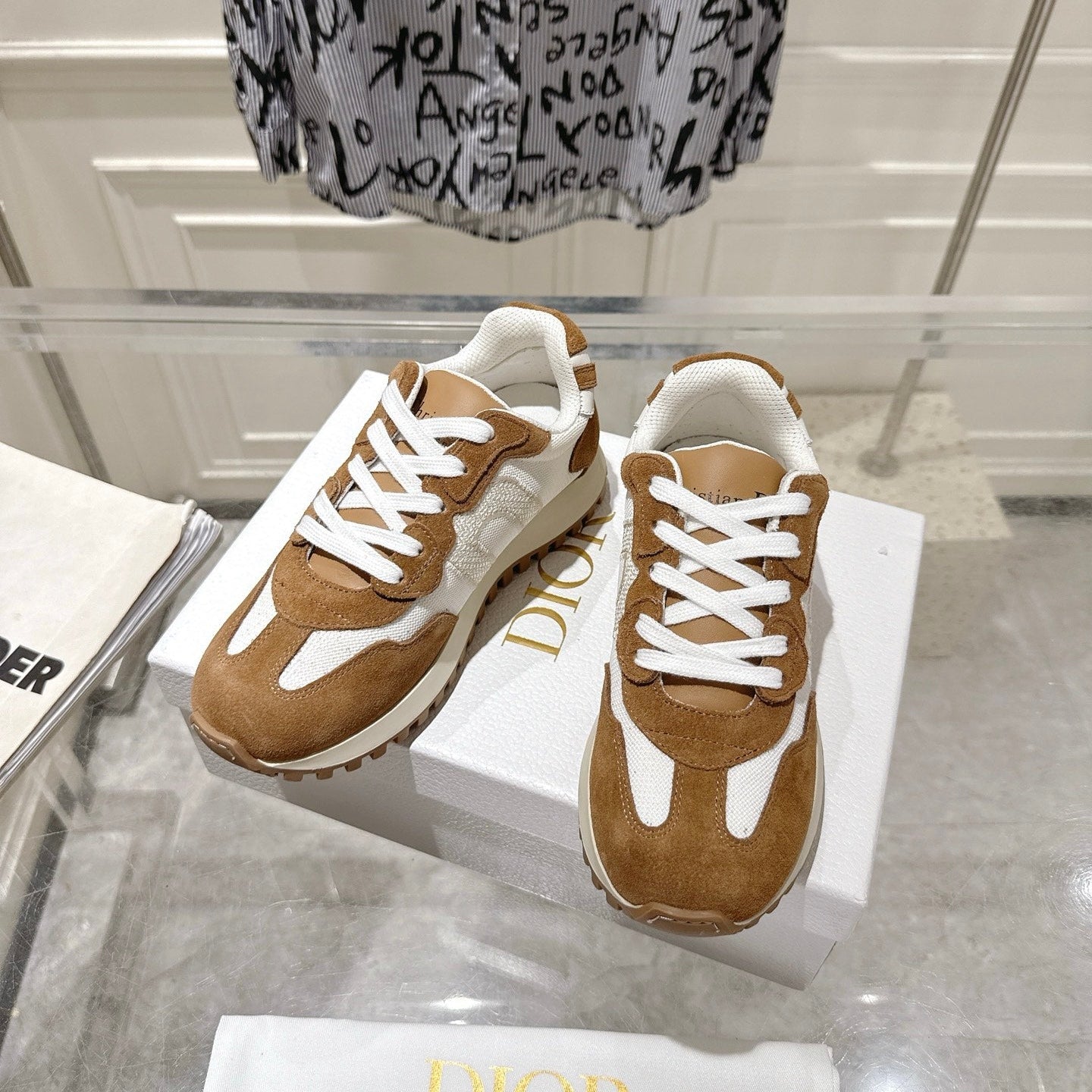 DIOR 25S C'EST  SNEAKER IN WHITE HAZELNUT CALFSKIN AND SUEDE