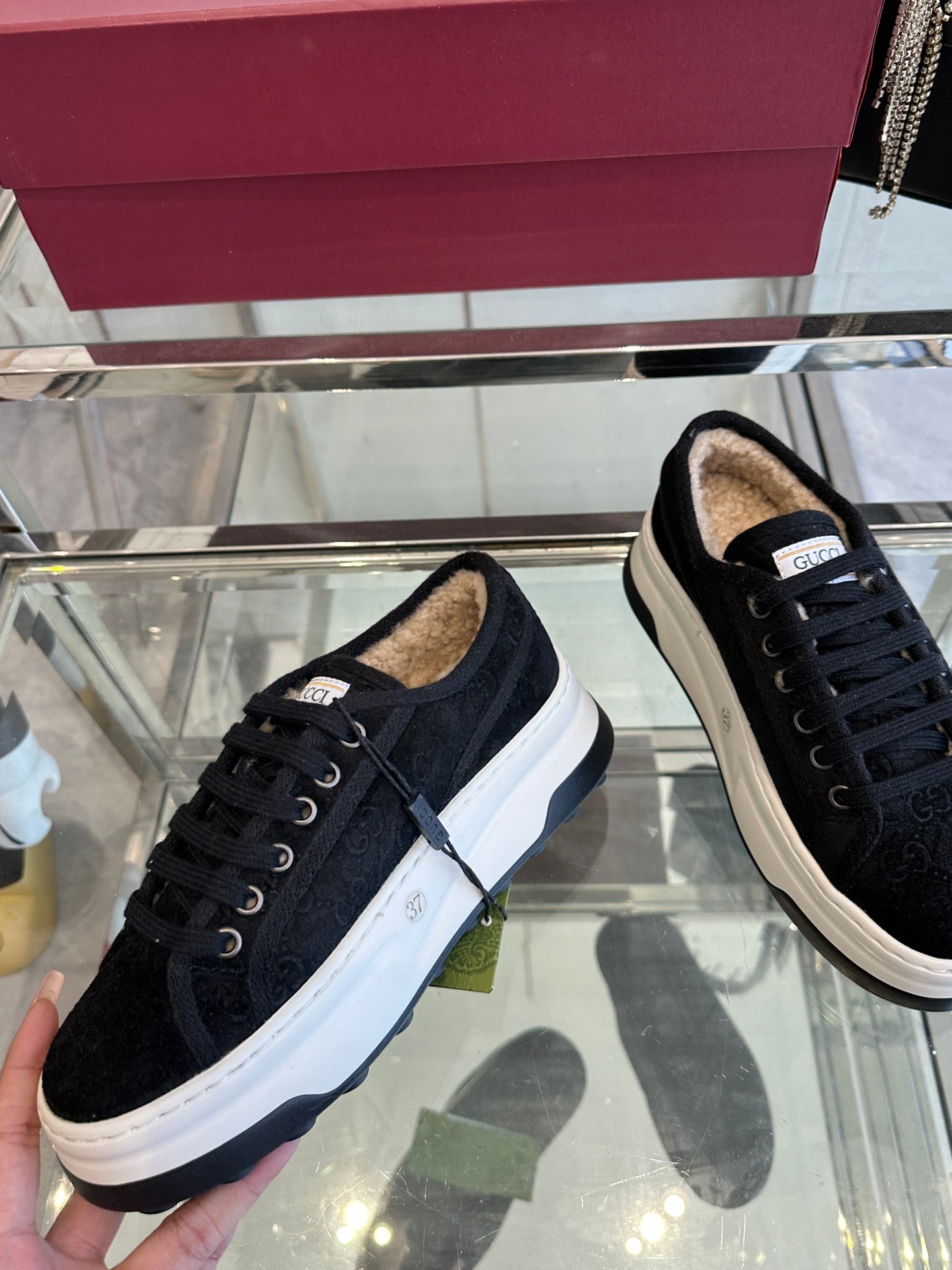 GUCCI SNEAKER IN BLACK CANVAS WITH BEIGE FLEECE LINING