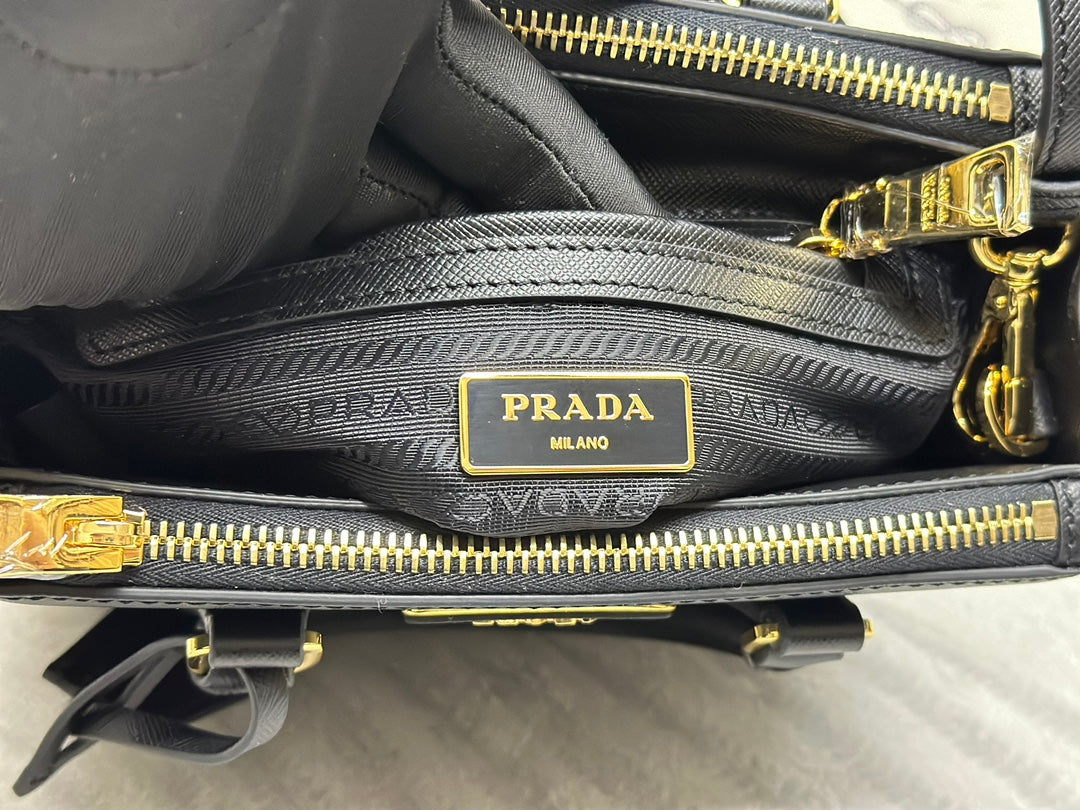 PRADA 25S GALLERIA MEDIUM BAG 20 IN BLACK CALFSKIN GOLD HARDWARE