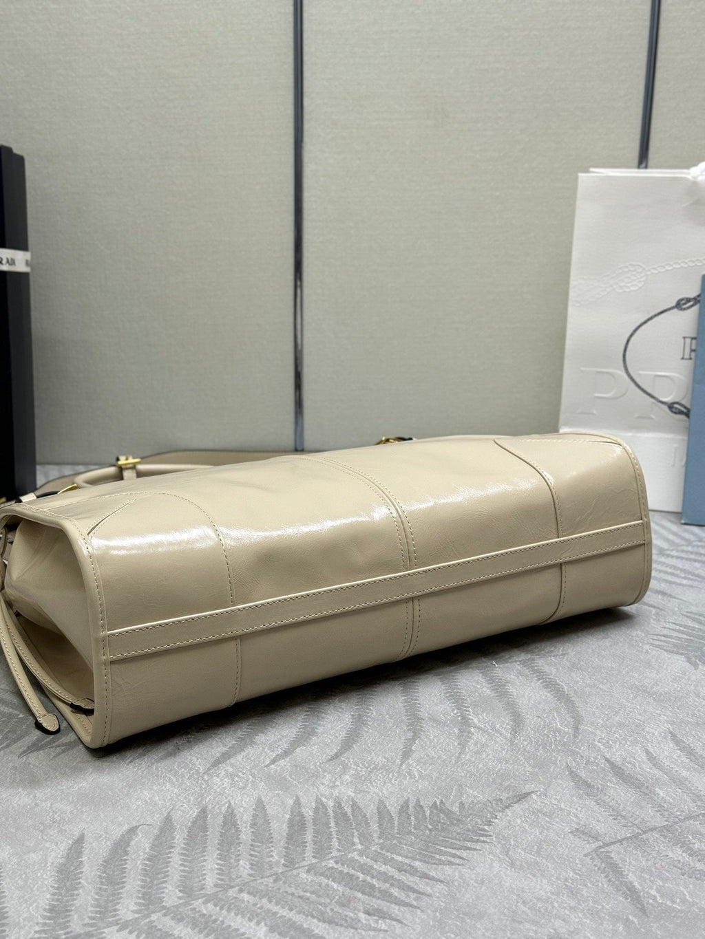 PRADA 25S BONNIE LARGE HANDBAG 38 IN BEIGE CALFSKIN GOLD HARDWARE