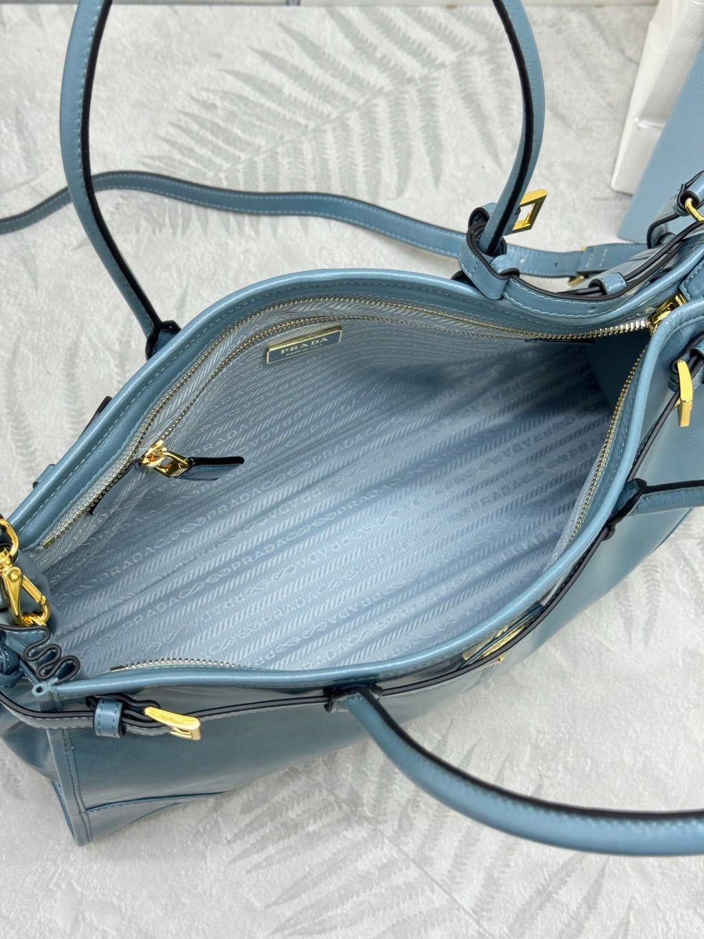 PRADA 25S BONNIE LARGE HANDBAG 38 IN LIGHT BLUE GLOSSY CALFSKIN GOLD HARDWARE