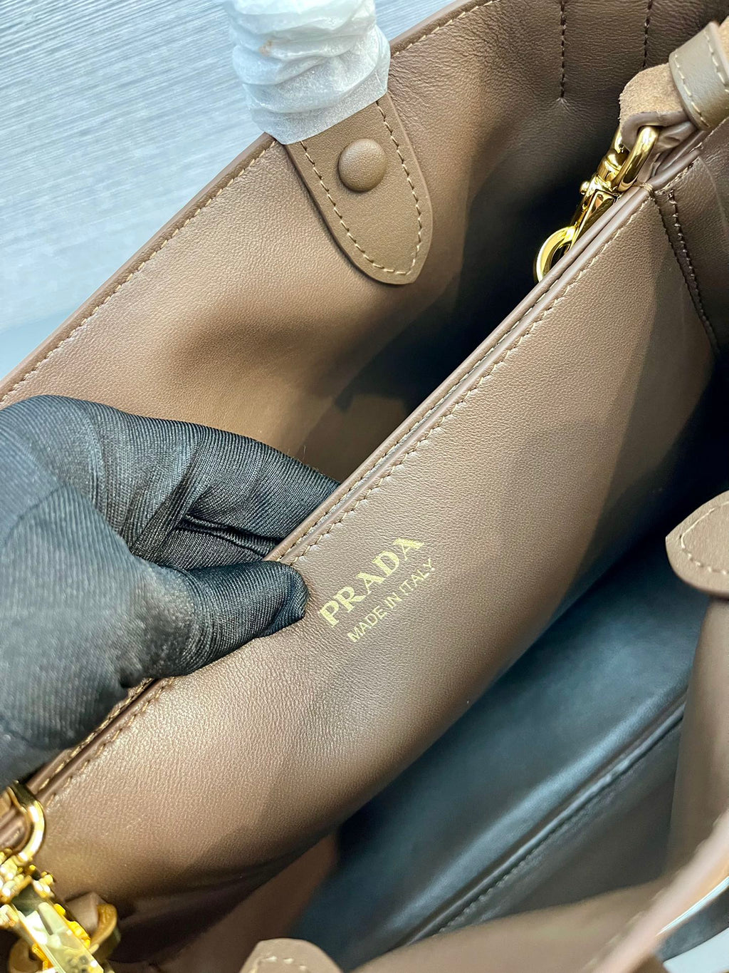 PRADA SMALL TOTE BAG WITH BELT 32 IN RUSSET BROWN SUEDE