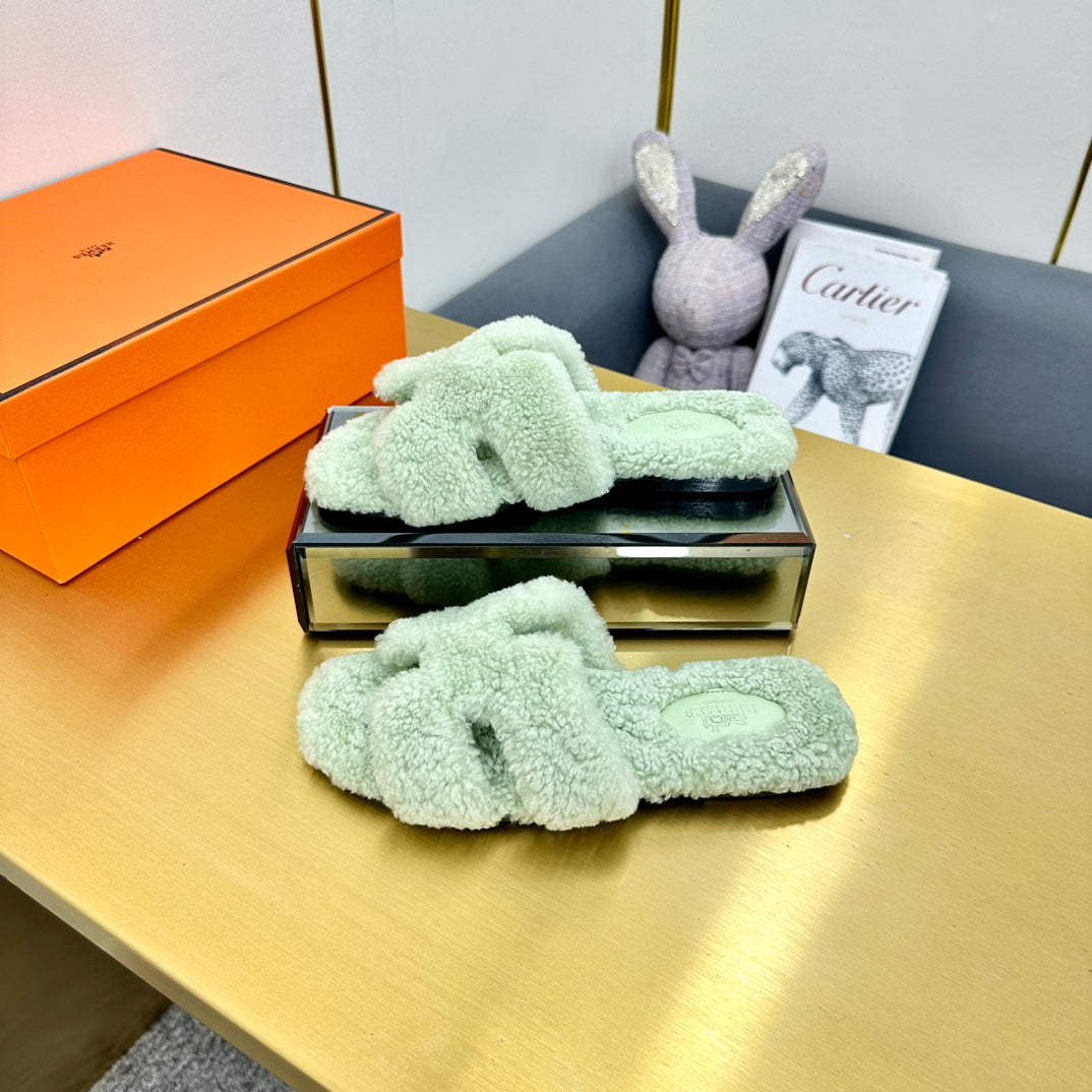 HERMES 0RAN SHEARLING SANDALS PASTEL GREEN