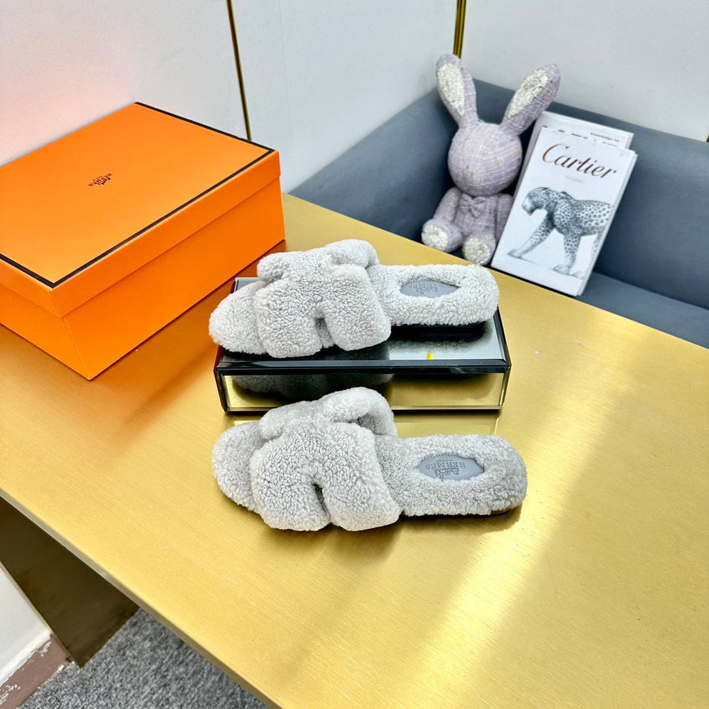 HERMES 0RAN SHEARLING SANDALS PALE GRAY