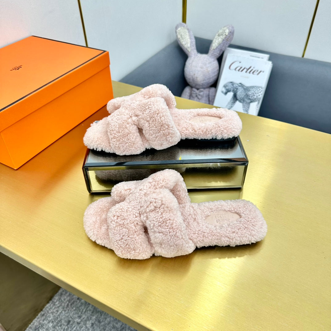 HERMES 0RAN SHEARLING SANDALS LIGHT PINK