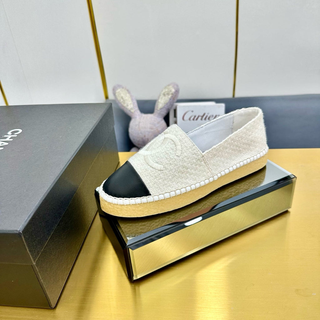 CHANEL ESPADRILLES PLATFORM 25S IN WHITE TWEED MIX BLACK CALFSKIN