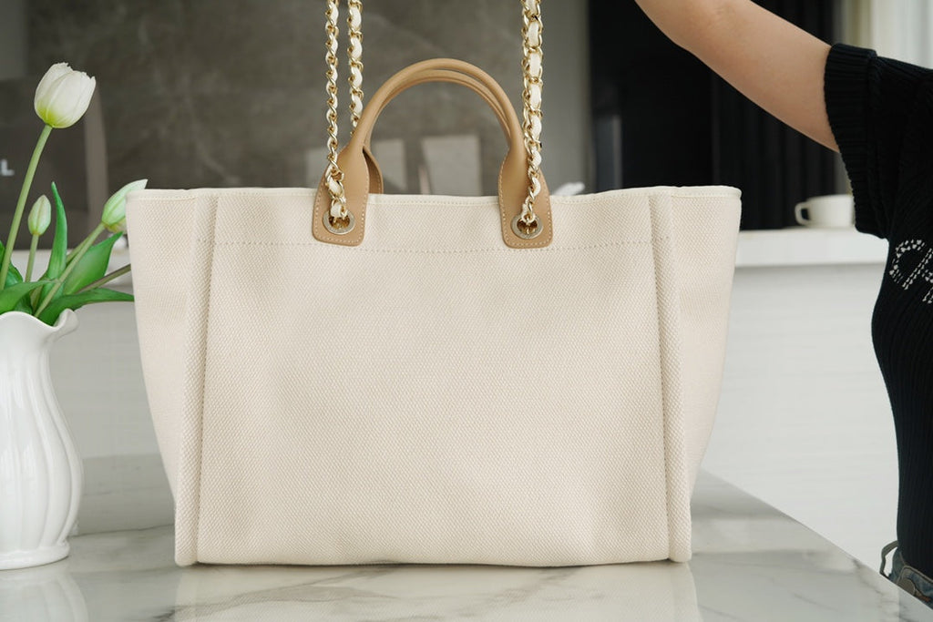 CHANEL TOTE BAG 39 ATTACHED PEARL LOGO IN BEIGE CANVAS GOLD HARDWARE