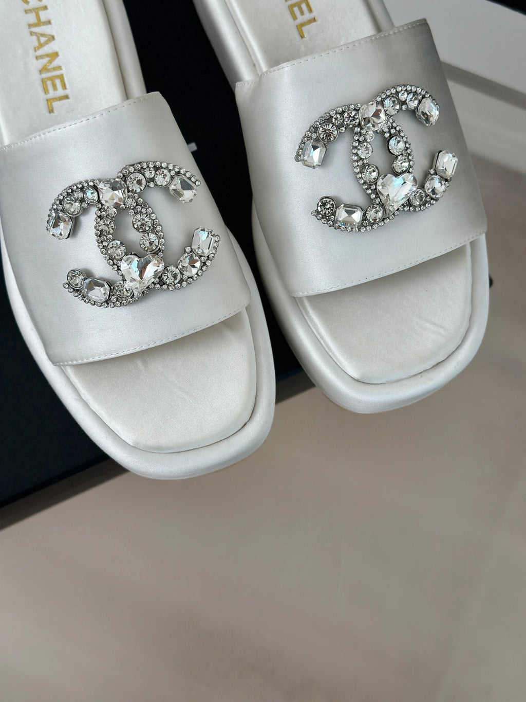 CHANEL SLIPPERS THICK SOLE IN WHITE SATIN