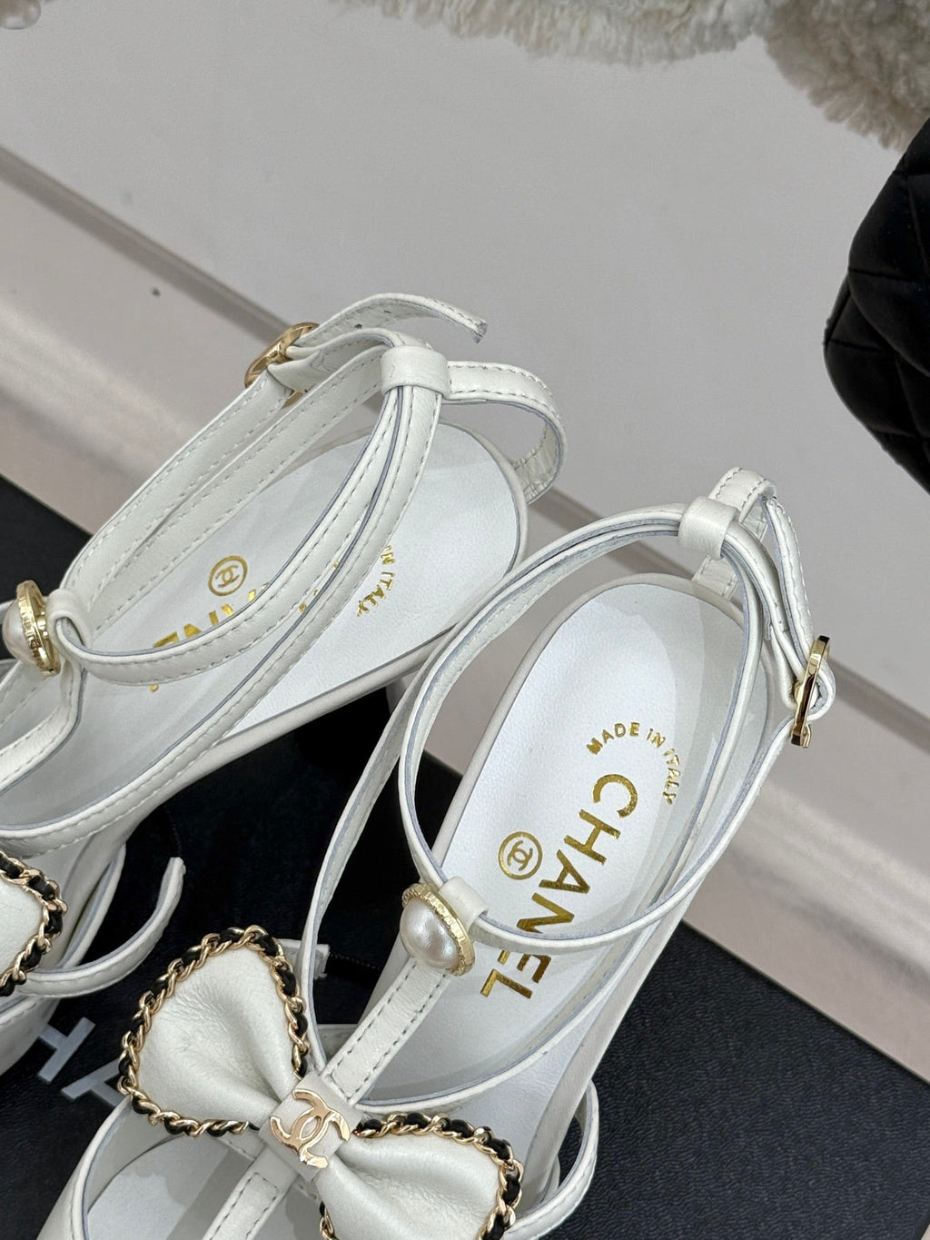 CHANEL CHAIN BOW HIGH HEEL 8 CM SLINGBACKS IN WHITE SUEDE