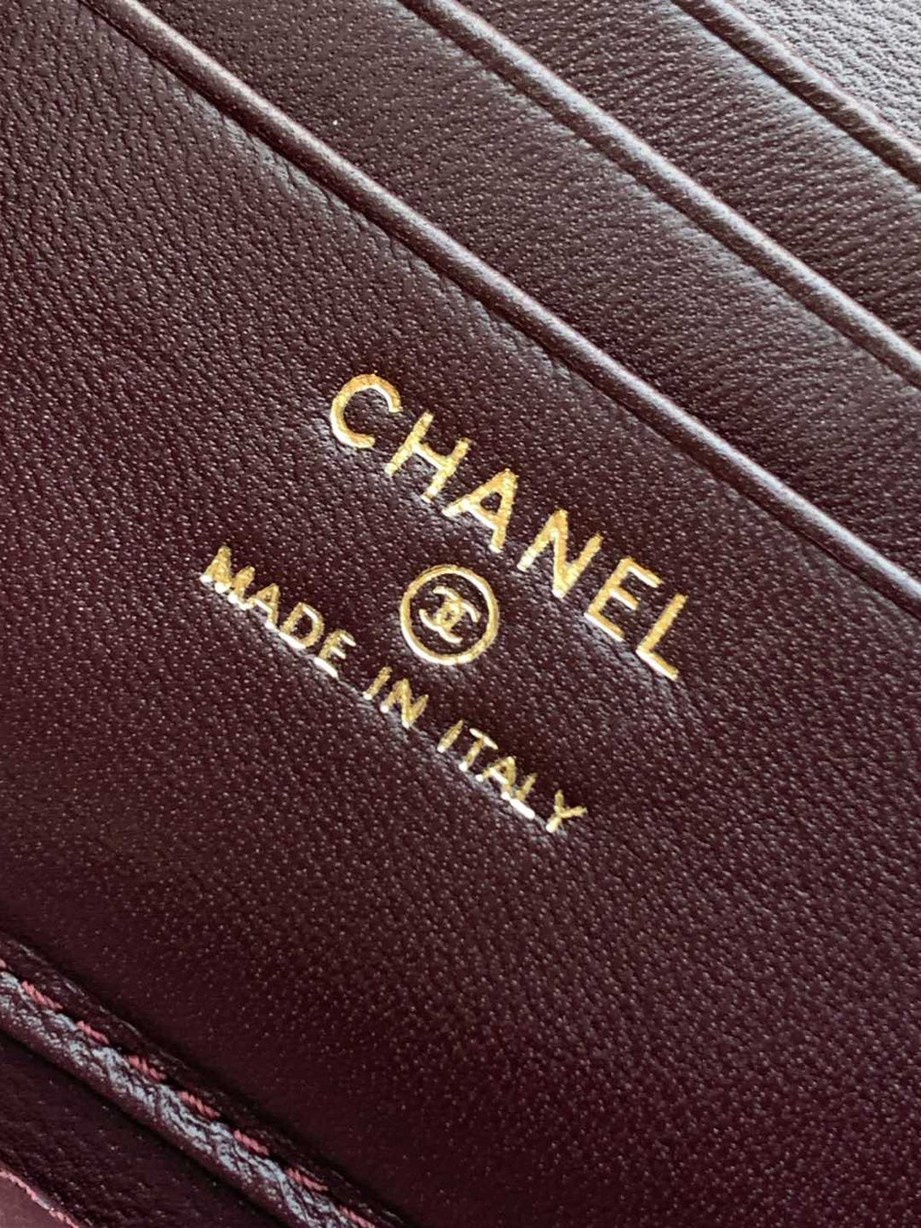 CHANEL SMALL VANITY CASE WITH HANDLE 17 IN WINE RED LAMBSKIN GOLD HARDWARE