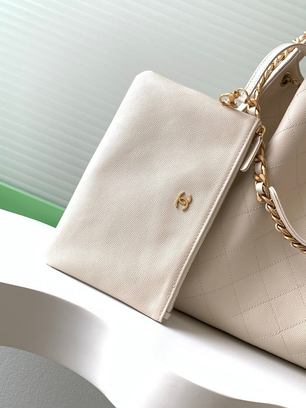CHANEL 25S HOBO BAG 40 IN LIGHT BEIGE CAVIAR LEATHER WITH GOLD HARDWARE